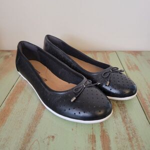 Clarks Women’s Black Perforated Ballet Flats – Cushion Soft – Size 7